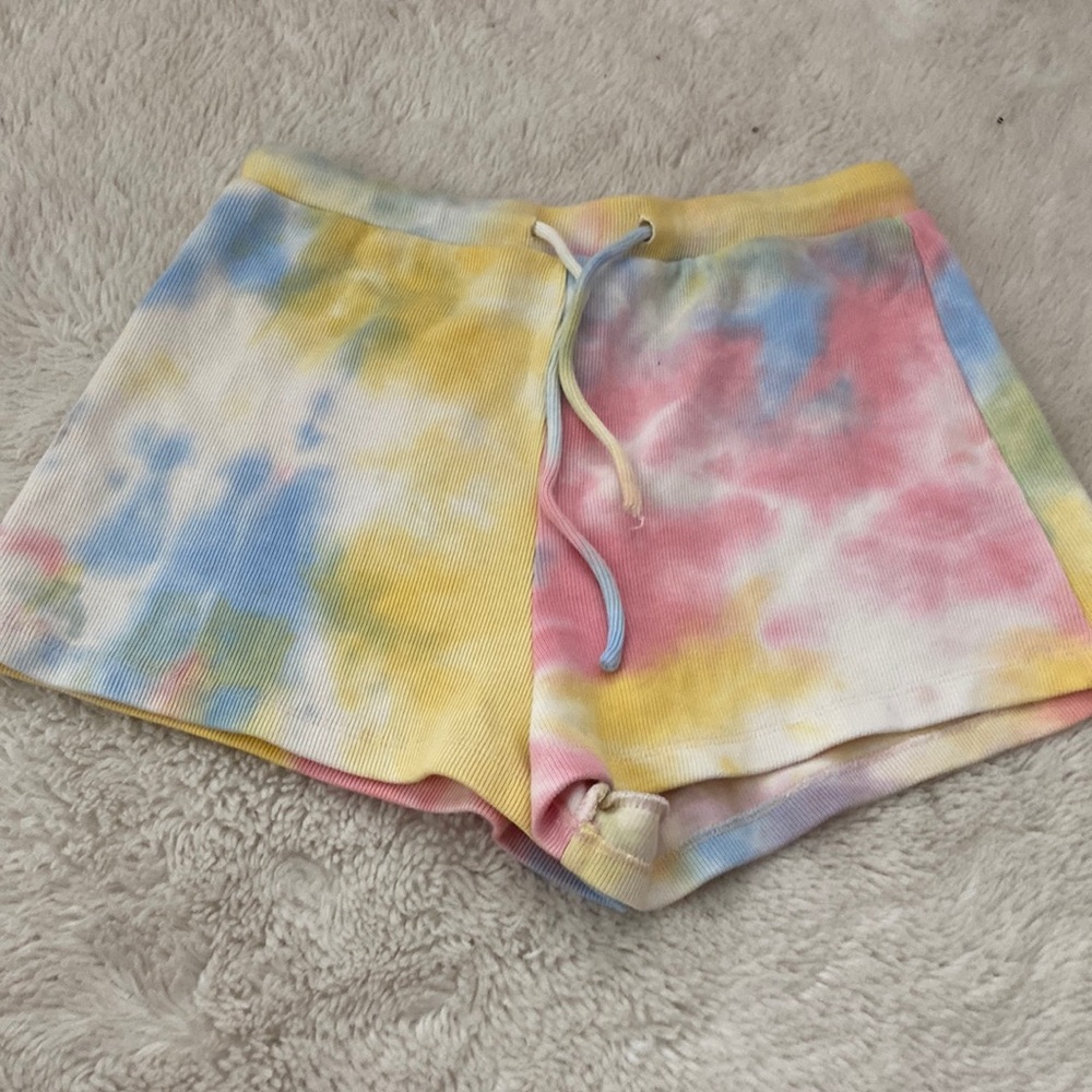 tie- die shorts